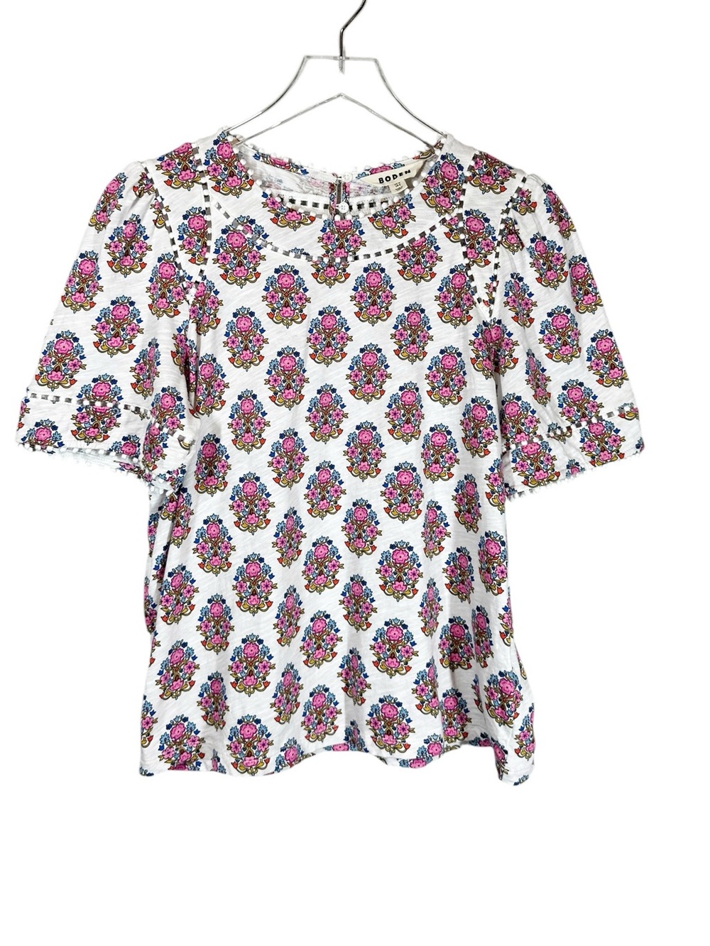 BODEN Women's Medium Current Style Floral Knit Short Sleeve Tee Cutout details